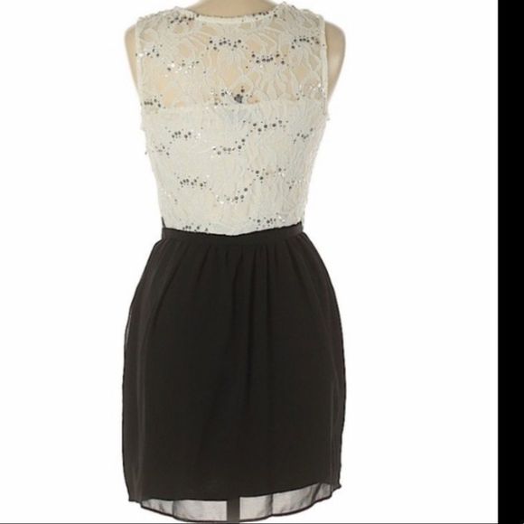 IZ Byer California Sleeveless Lace Dress - Picture 1 of 3